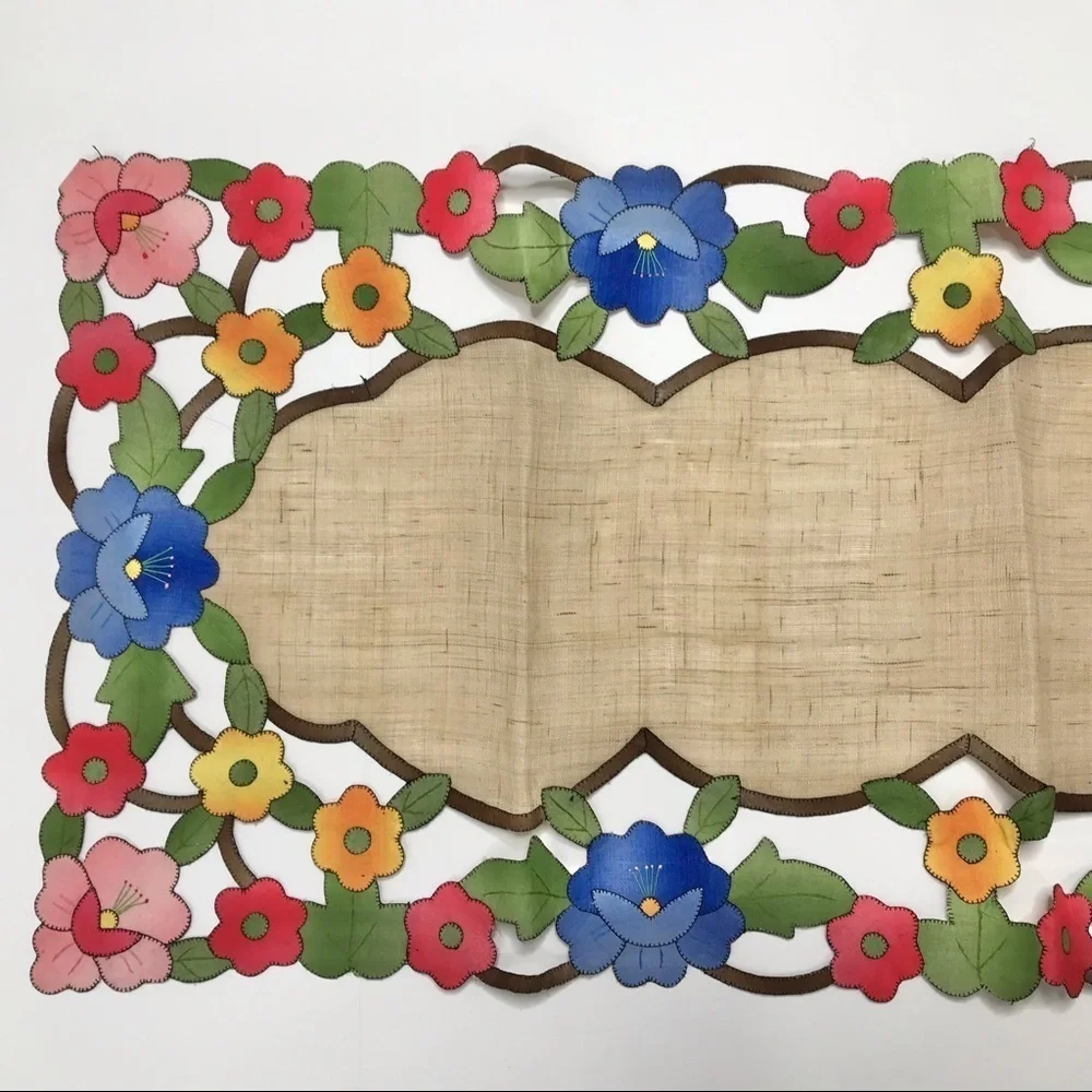 Vintage 9 PC Set Floral Hand Embroidered Scalloped Linen Table Runner Place Mats